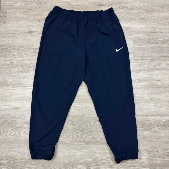 Nike Form Men’s Dri-Fit Tapered Versatile Pants - Picture 8 of 10